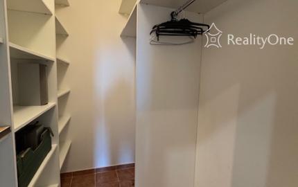 Veľký 2-izbový byt na Nejedlého ul. v Dúbravke