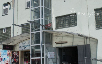 Boxy, kontajnery, sklady