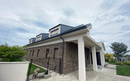 Luxusná vila v Rajke