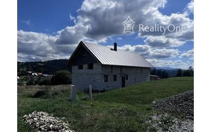 Rozostavaný dom v Oravskej Lesnej