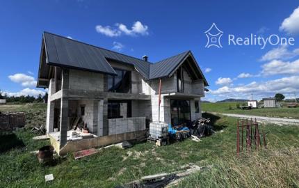 Rozostavaný dom v Oravskej Lesnej