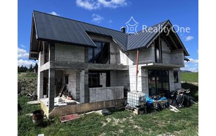 Rozostavaný dom v Oravskej Lesnej