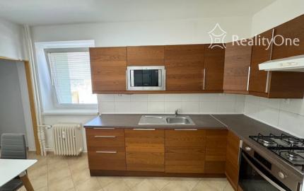 BEZ PROVÍZIE: 2-izb. byt na Svetlej na hradnom kopci