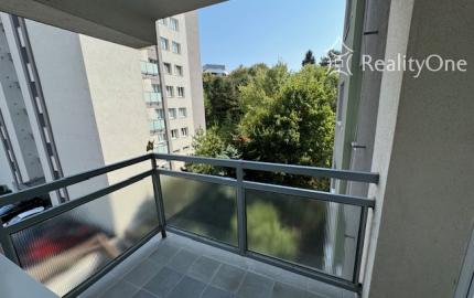 BEZ PROVÍZIE: 2-izb. byt na Svetlej na hradnom kopci