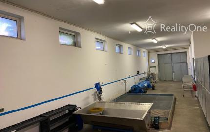 Sklad 160 m2 na Mostnej vo Vrakuni