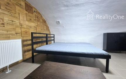 Klenbová pivnica s možnosťou bývania na Dunajskej