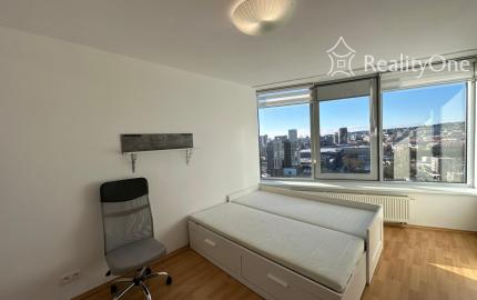 TRI VEŽE - 3 izbový byt