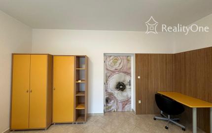 Väčšia izba na Mostnej v BA II