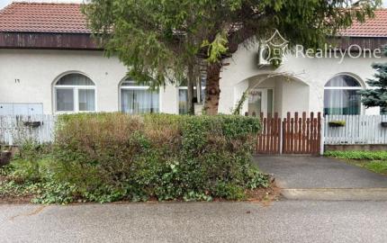 Väčšia izba na Mostnej v BA II