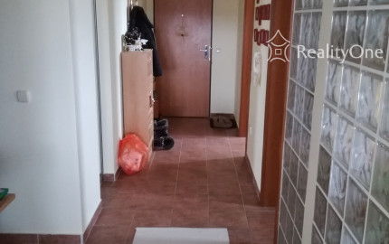 Veľký 2-izbový byt na Nejedlého ul. v Dúbravke