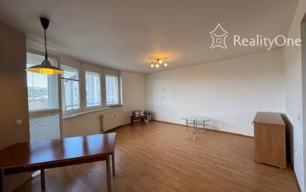 Veľký 2-izbový byt na Nejedlého ul. v Dúbravke