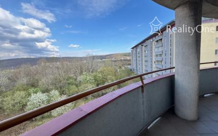 Veľký 2-izbový byt na Nejedlého ul. v Dúbravke