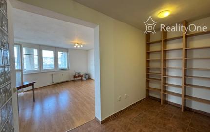 Veľký 2-izbový byt na Nejedlého ul. v Dúbravke