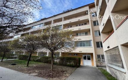 Veľký 2-izbový byt na Nejedlého ul. v Dúbravke