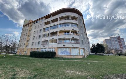 Veľký 2-izbový byt na Nejedlého ul. v Dúbravke