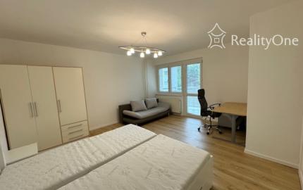 BEZ PROVÍZIE: 2-izb. byt na Svetlej na hradnom kopci