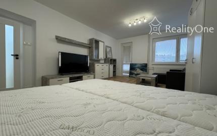 BEZ PROVÍZIE: 2-izb. byt na Svetlej na hradnom kopci