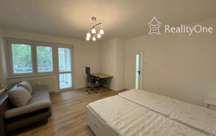 BEZ PROVÍZIE: 2-izb. byt na Svetlej na hradnom kopci