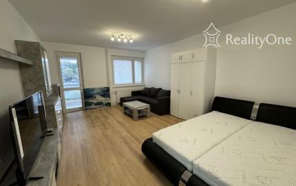 BEZ PROVÍZIE: 2-izb. byt na Svetlej na hradnom kopci