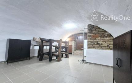 Klenbová pivnica s možnosťou bývania na Dunajskej