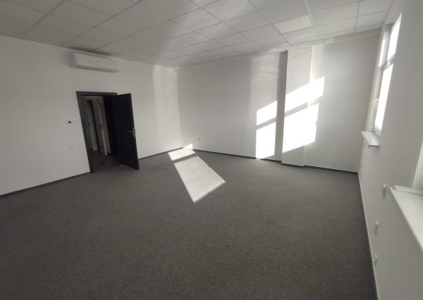 Sklad/showroom, administratíva na Vajnorskej