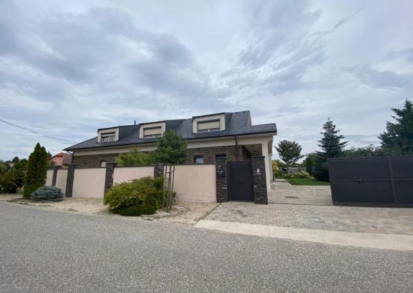 Luxusná vila v Rajke