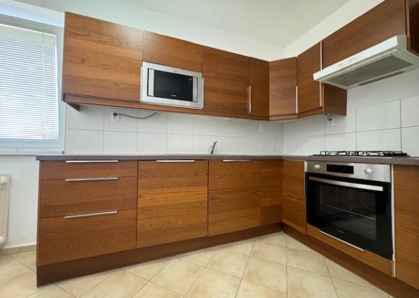 BEZ PROVÍZIE: 2-izb. byt na Svetlej na hradnom kopci