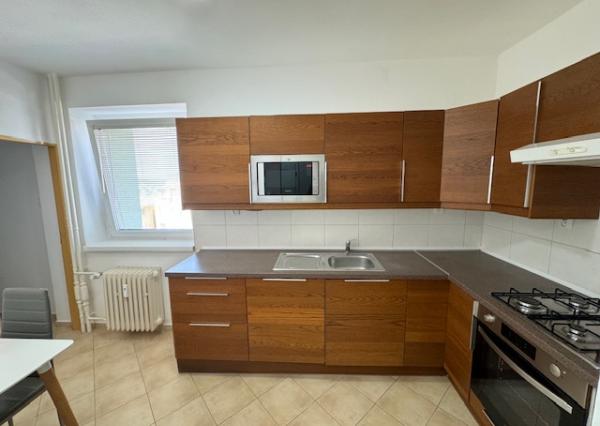 BEZ PROVÍZIE: 2-izb. byt na Svetlej na hradnom kopci