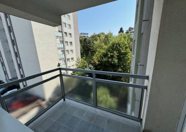 BEZ PROVÍZIE: 2-izb. byt na Svetlej na hradnom kopci