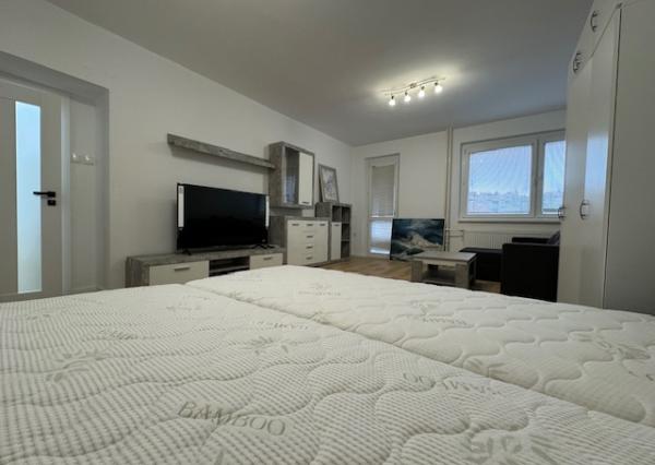 BEZ PROVÍZIE: 2-izb. byt na Svetlej na hradnom kopci