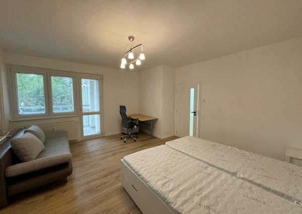 BEZ PROVÍZIE: 2-izb. byt na Svetlej na hradnom kopci