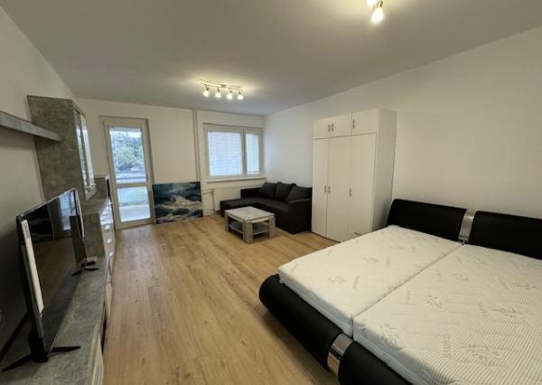 BEZ PROVÍZIE: 2-izb. byt na Svetlej na hradnom kopci