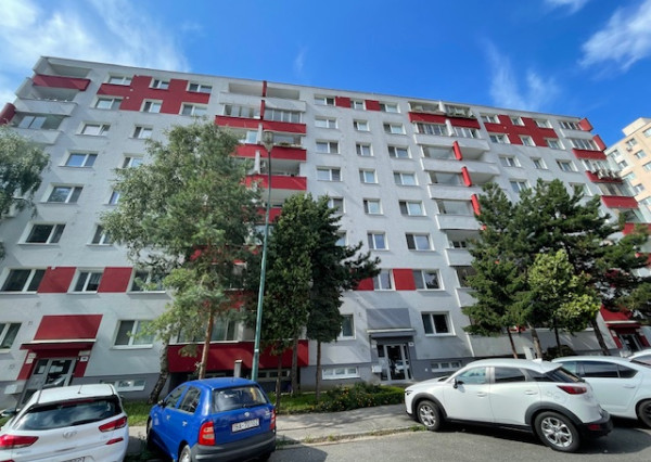 PRIPRAVUJEME: 4-izb. byt na Lachovej v Petržalke