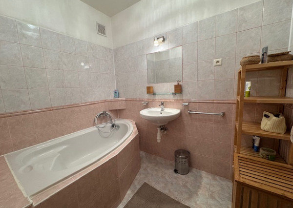 Veľkometrážny 2-izb. byt na Pionierskej v Novom Meste