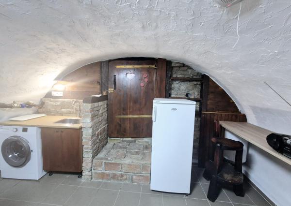 Klenbová pivnica s možnosťou bývania na Dunajskej