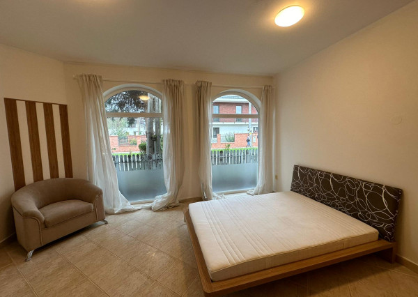 Väčšia izba na Mostnej v BA II