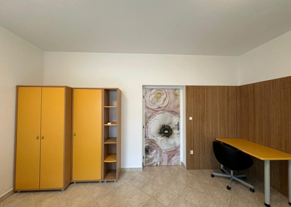 Väčšia izba na Mostnej v BA II