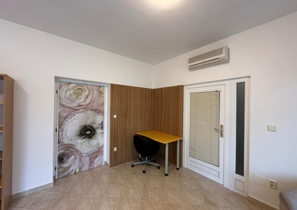 Väčšia izba na Mostnej v BA II