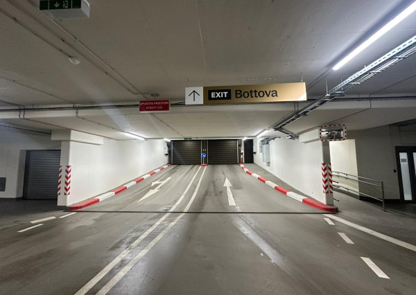 Parking v SKY PARK TOWER