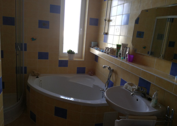 Veľký 2-izbový byt na Nejedlého ul. v Dúbravke