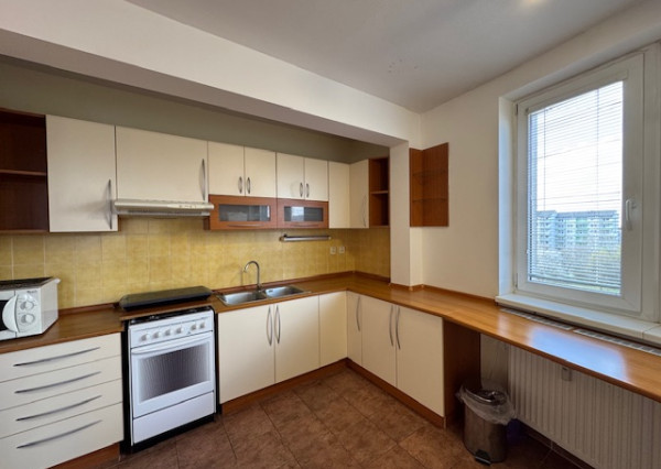 Veľký 2-izbový byt na Nejedlého ul. v Dúbravke