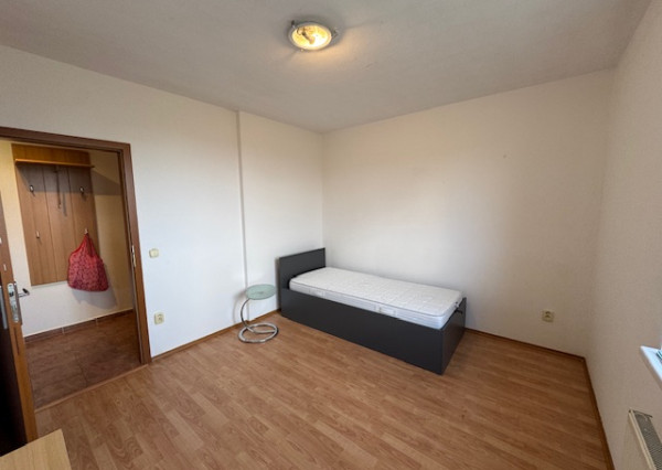 Veľký 2-izbový byt na Nejedlého ul. v Dúbravke