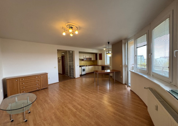 Veľký 2-izbový byt na Nejedlého ul. v Dúbravke