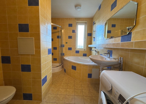 Veľký 2-izbový byt na Nejedlého ul. v Dúbravke