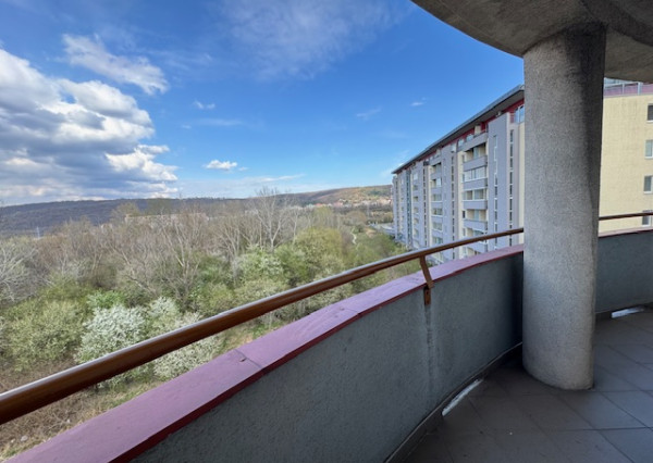 Veľký 2-izbový byt na Nejedlého ul. v Dúbravke