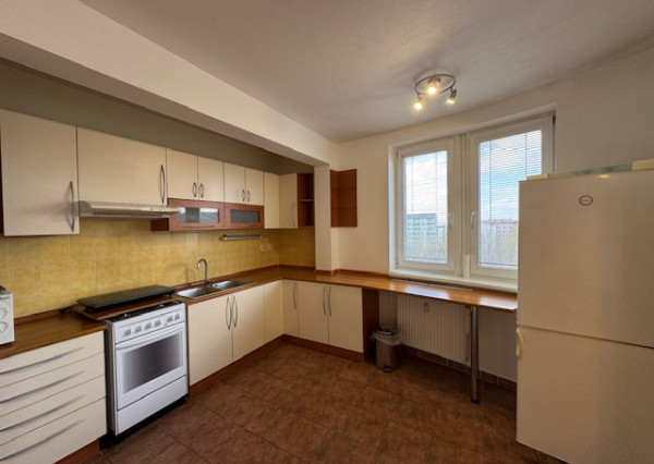 Veľký 2-izbový byt na Nejedlého ul. v Dúbravke