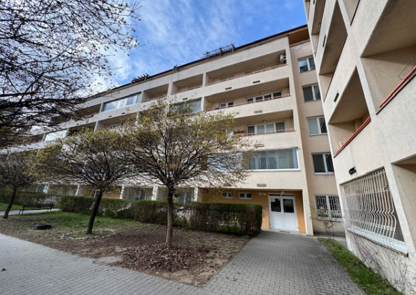 Veľký 2-izbový byt na Nejedlého ul. v Dúbravke