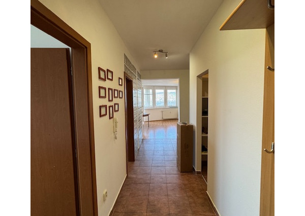 Veľký 2-izbový byt na Nejedlého ul. v Dúbravke