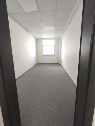 Sklad/showroom, administratíva na Vajnorskej - fotografia 1