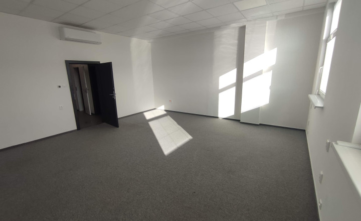 Sklad/showroom, administratíva na Vajnorskej - fotografia 3